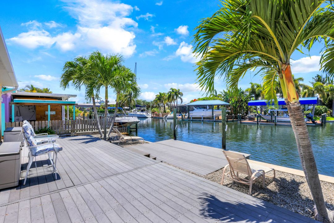 2471 Oleander St, Saint James City, FL 33956