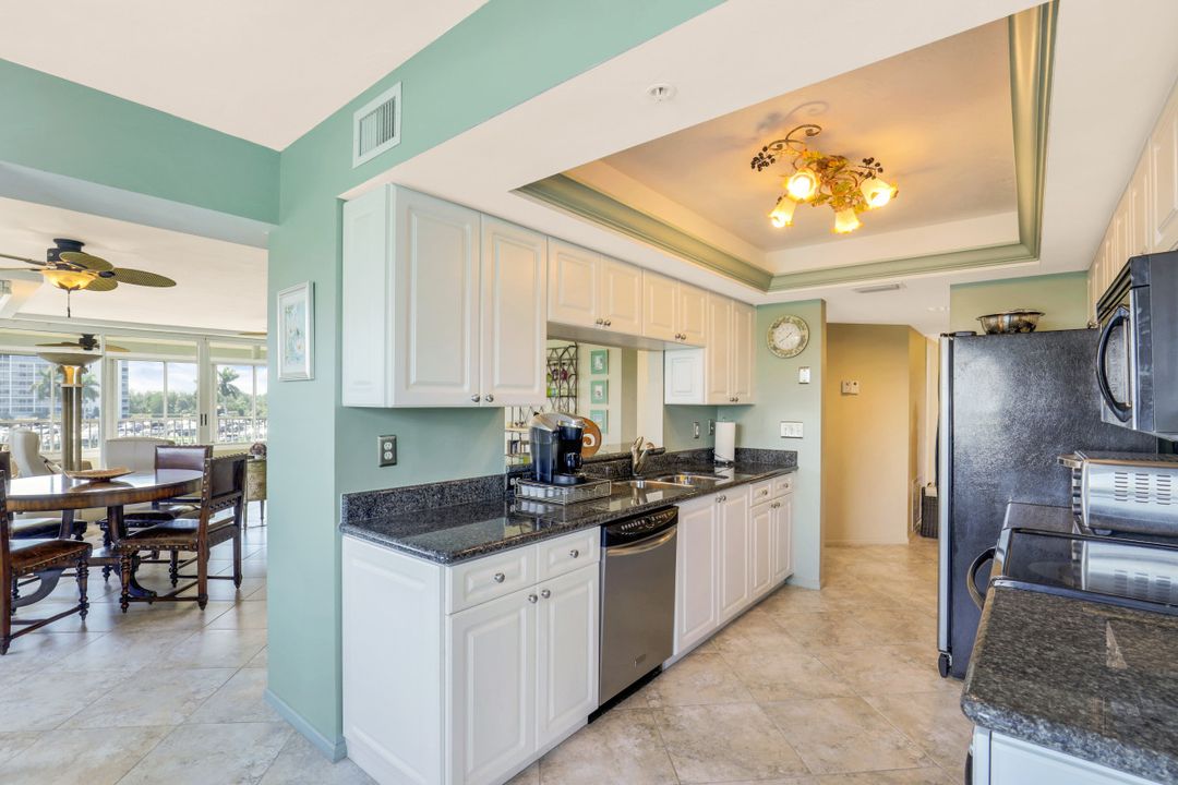 25 Bluebill Ave #201, Naples, FL 34108