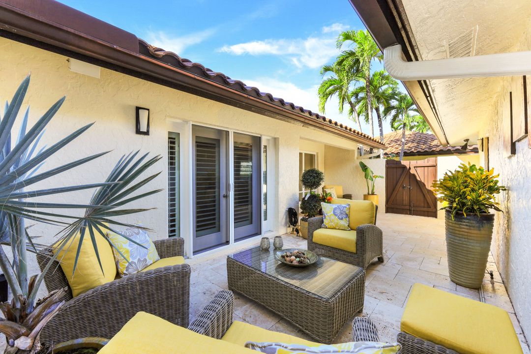 2128 Buckingham Ln, Naples, FL 34112