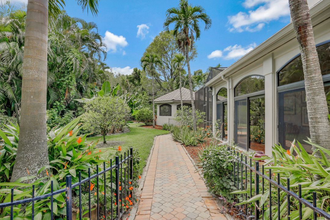 726 Bay Tree Ct, Naples, FL 34108