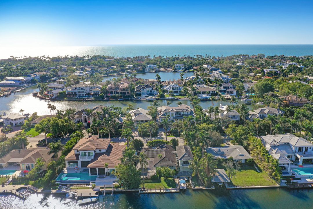 1935 5th St S, Naples, FL 34102