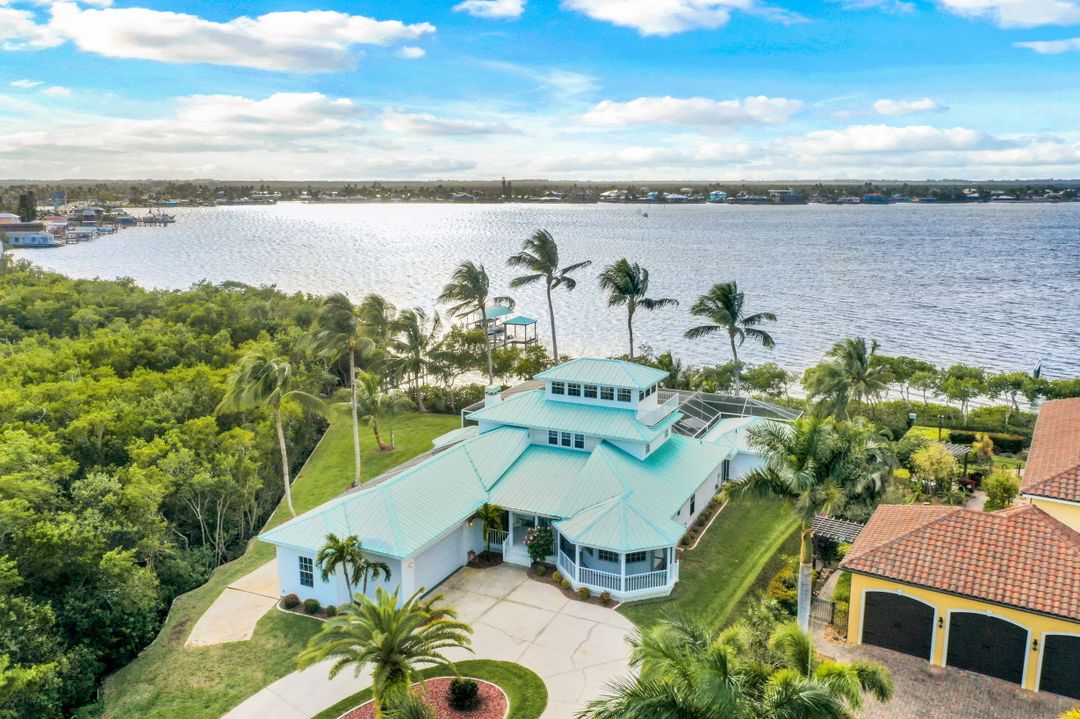 12201 Shoreview Dr, Matlacha, FL 33993