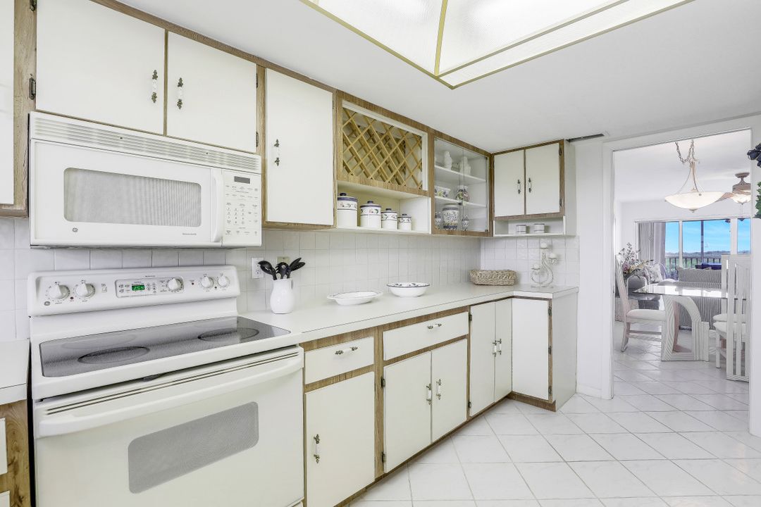 12945 Vanderbilt Dr #508, Naples, FL 34110