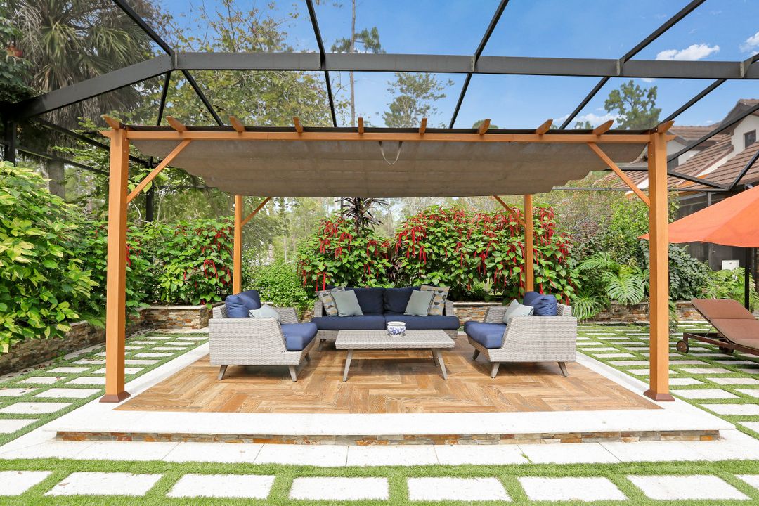 5610 Bur Oaks Ln, Naples, FL 34119