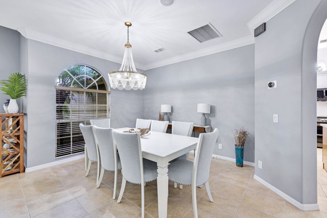 2047 Terrazzo Ln, Naples, FL 34104