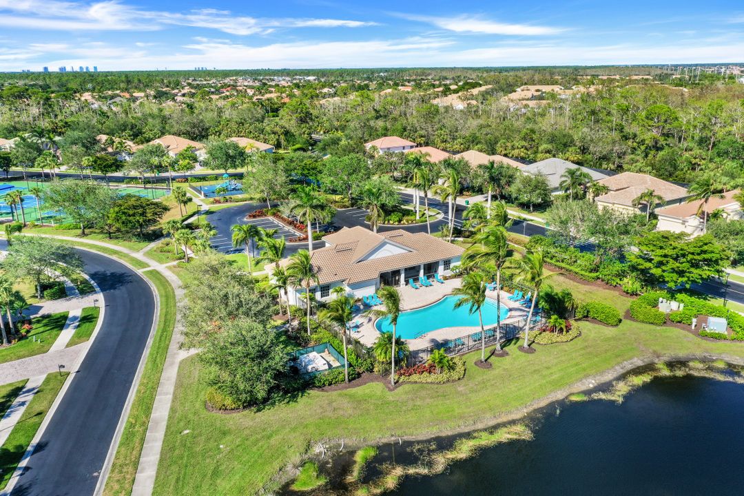 16156 Parque Ln, Naples, FL 34110