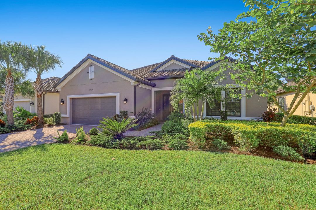 8427 Palacio Terrace S, Naples, FL 34114