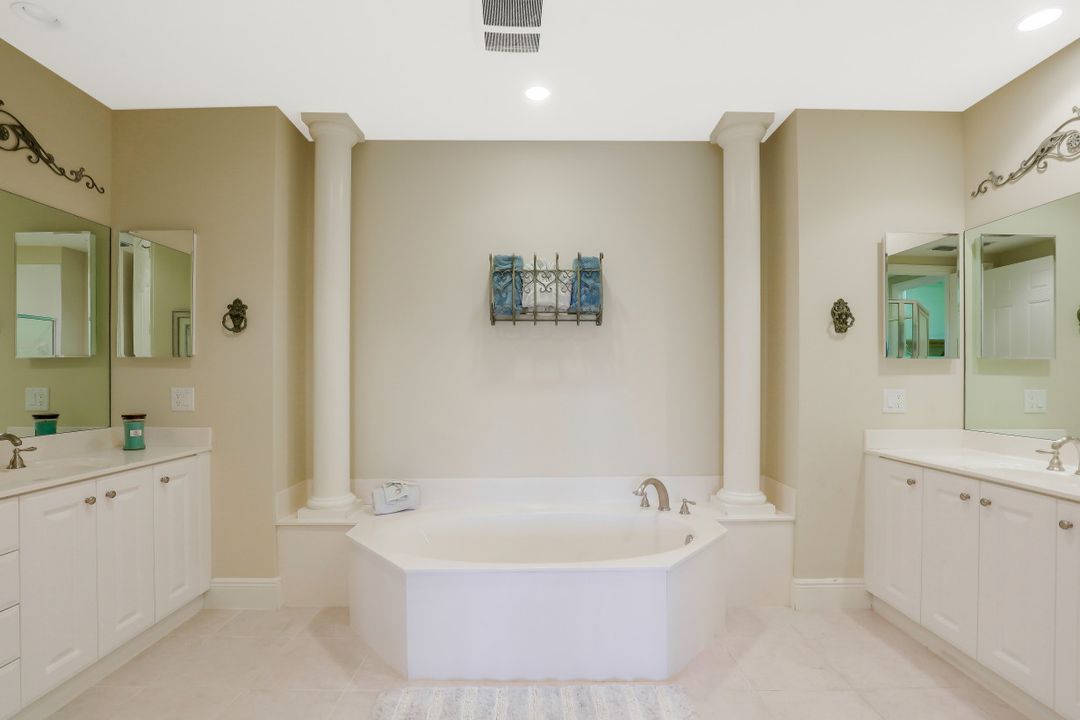 9205 Museo Cir #103, Naples, FL 34114