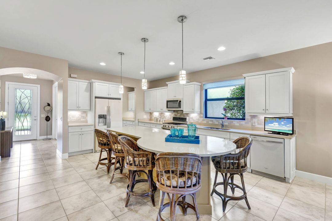 16341 Camden Lakes Cir, Naples, FL 34110