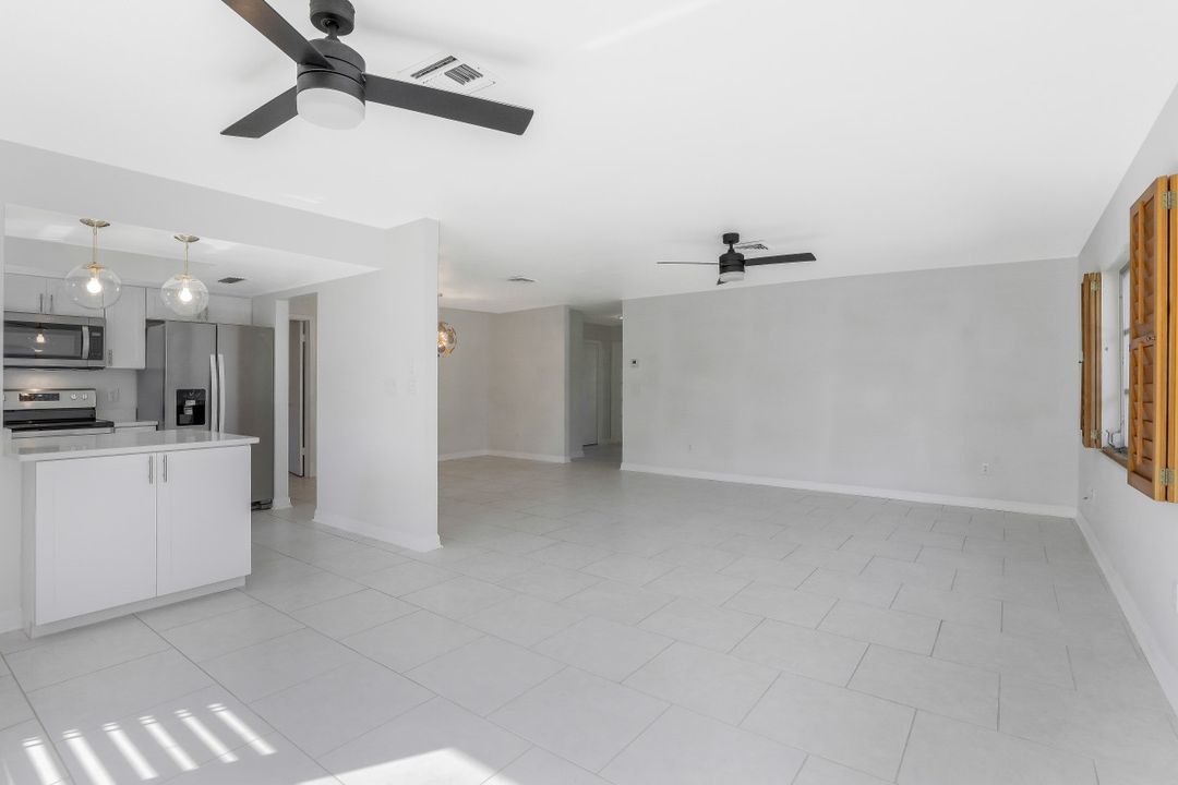 19 Crooked Ln, Naples, FL 34112