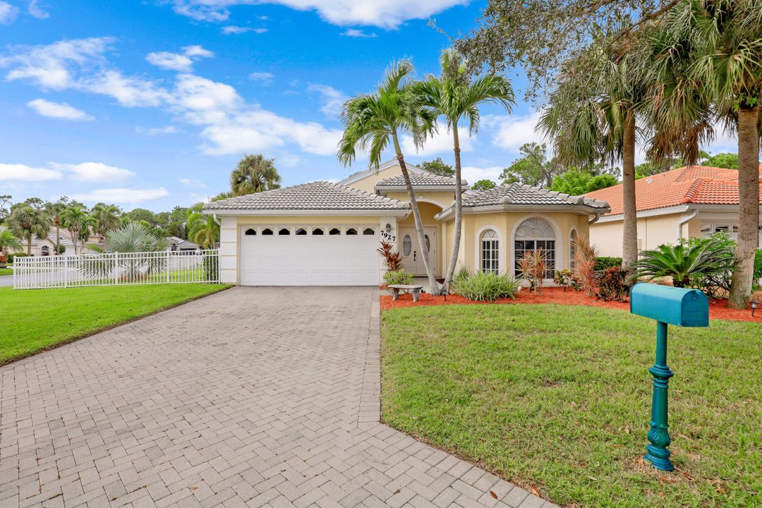 7927 Wexford Dr, Naples, FL 34104