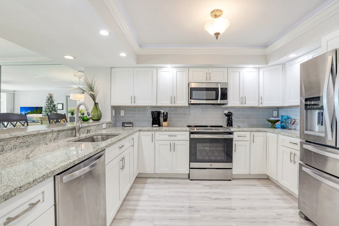 21 Bluebill Ave #603, Naples, FL 34108