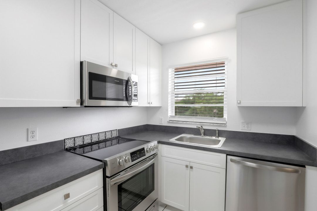 200 Turtle Lake Ct #303, Naples, FL 34105