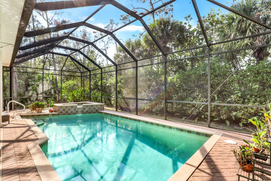 2850 Coach House Way, Naples, FL 34105