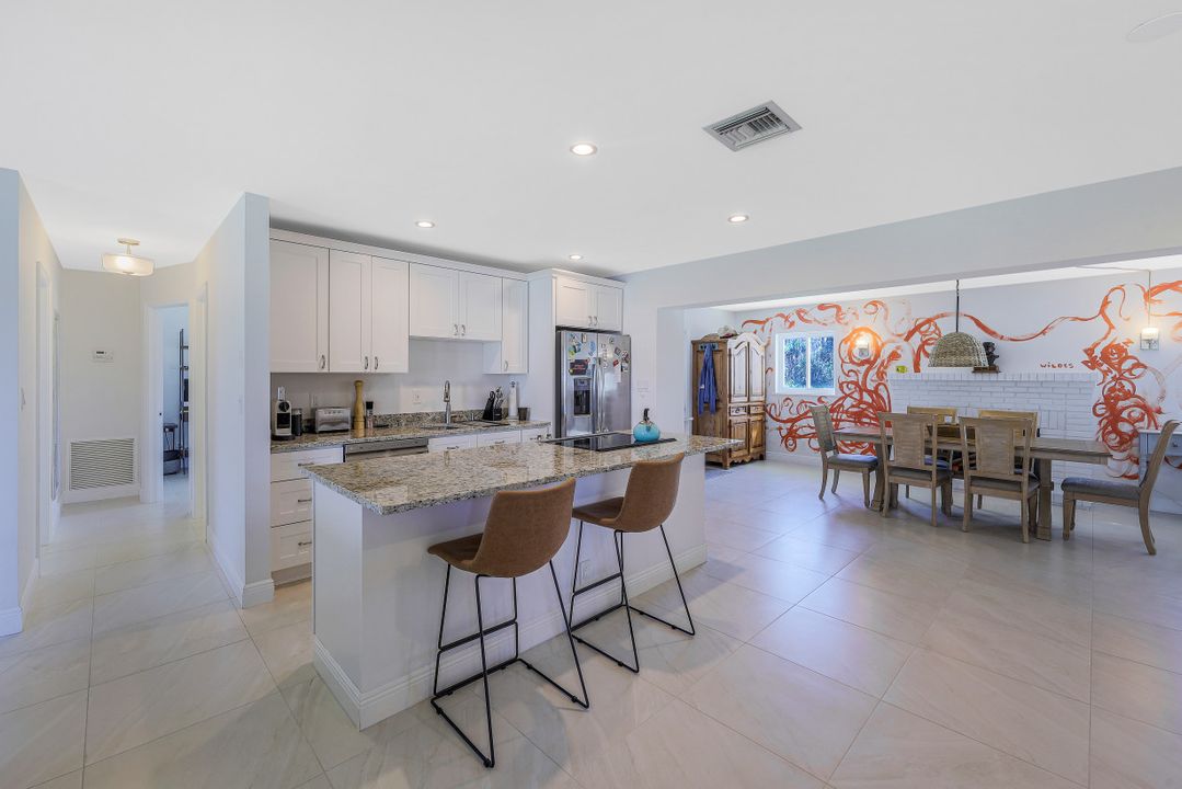 5322 Myrtle Ln, Naples, FL 34113