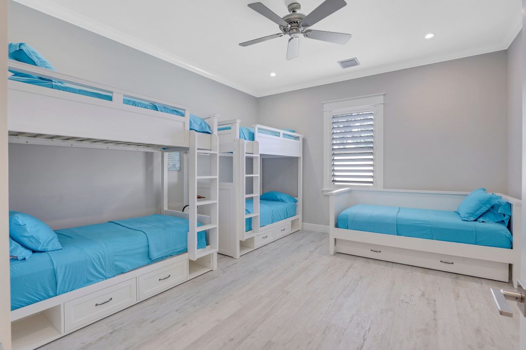 921 W Cape Estates Cir, Cape Coral, FL 33993