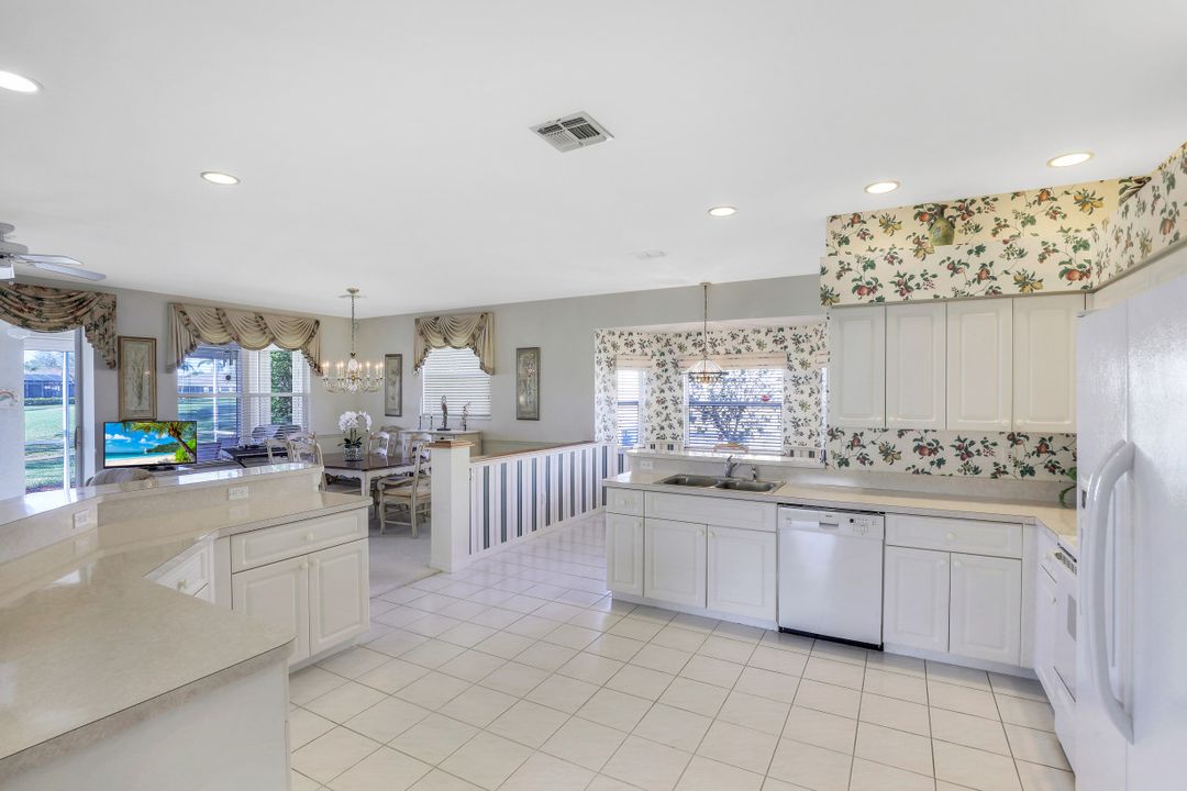 9290 Lanthorn Way, Estero, FL 33928