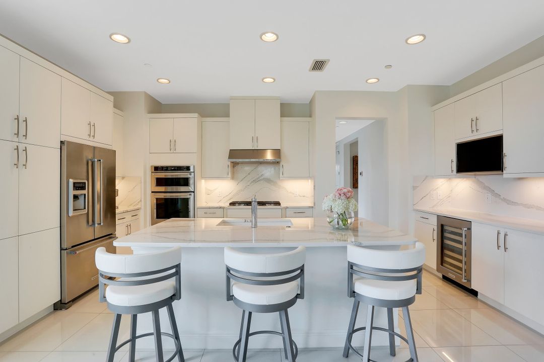 16390 Viansa Way #102, Naples, FL 34110