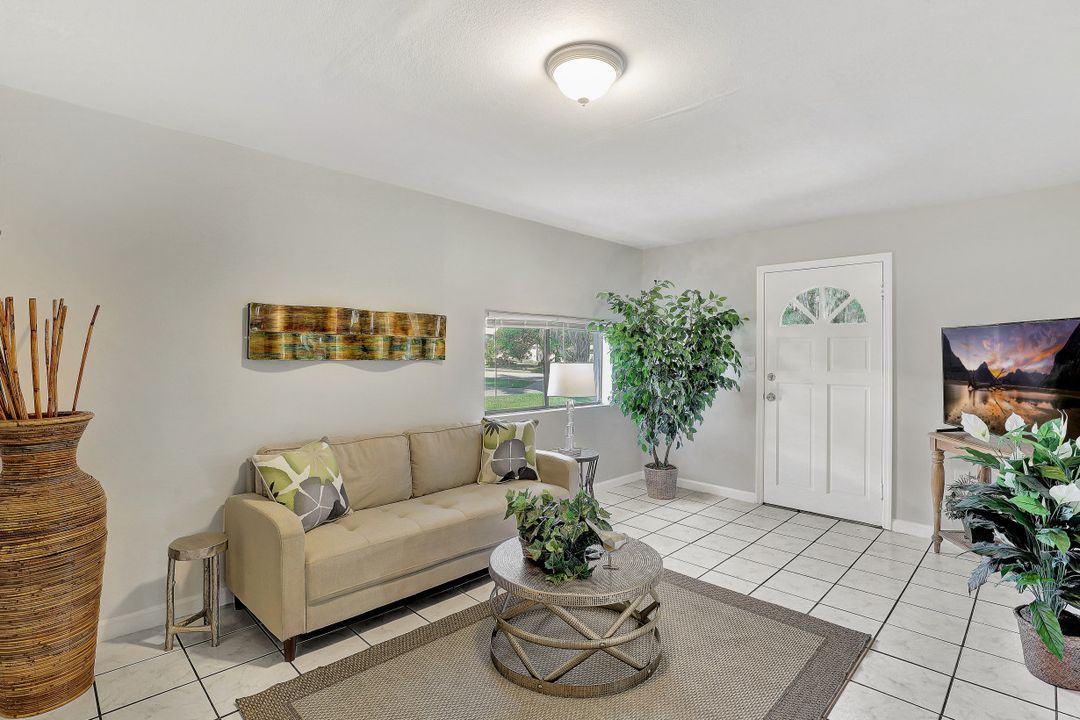 1858 Hanson St, Fort Myers, FL 33901