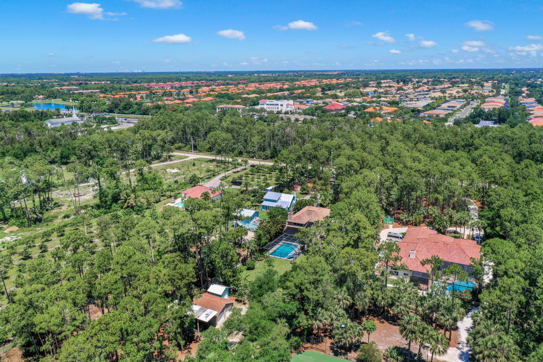 6060 Autumn Oaks Ln, Naples, FL 34119