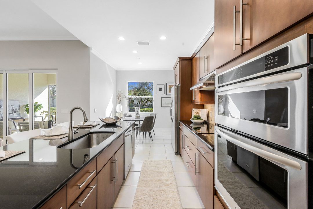 9328 Fieldstone Ln, Naples, FL 34120