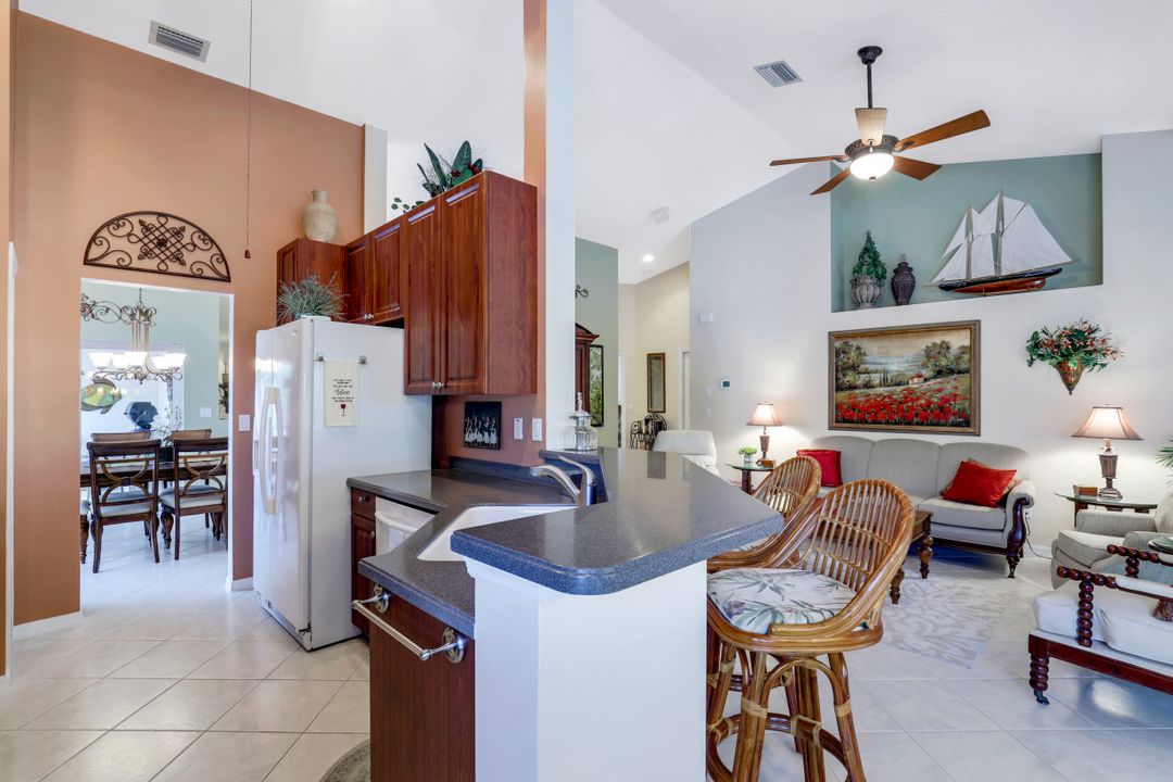 5610 Sherborn Dr #202, Naples, FL 34110