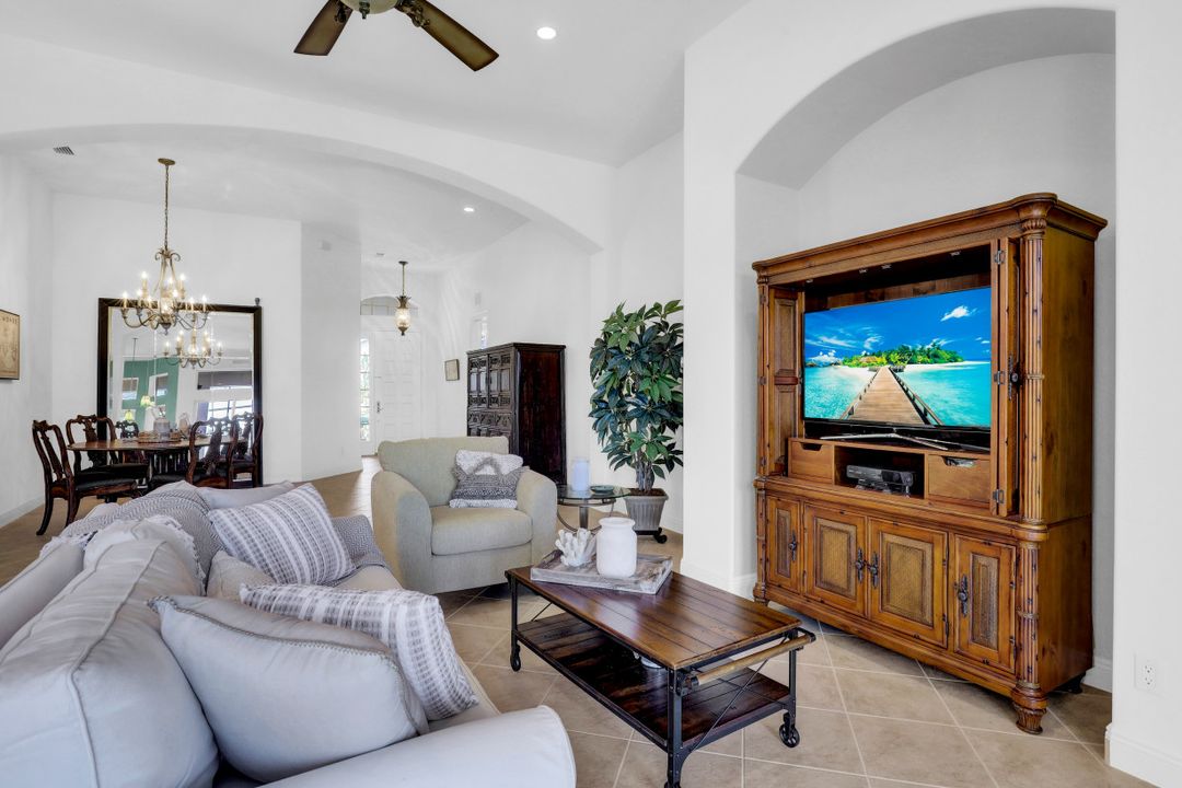 8972 Cherry Oaks Tr, Naples, FL 34114