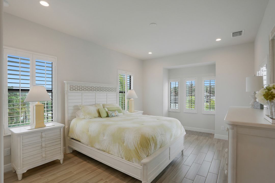 10030 Florence Cir, Naples, FL 34119