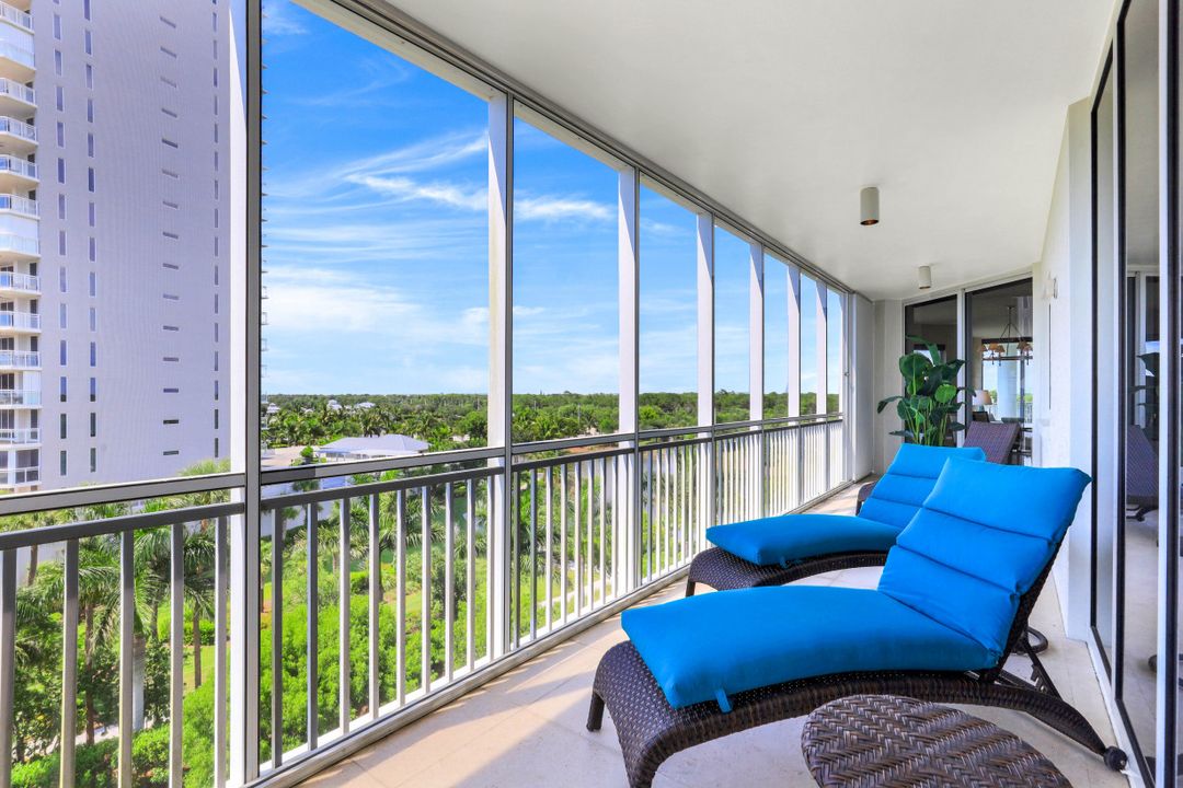 13675 Vanderbilt Dr #610, Naples, FL 34110