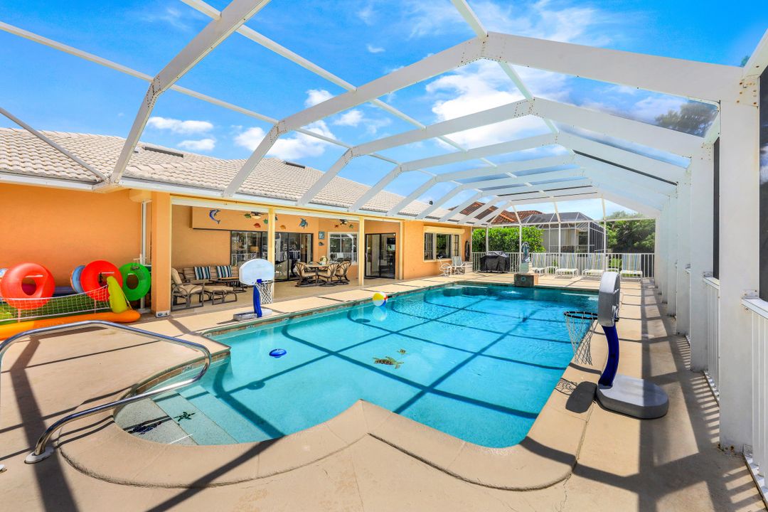 550 Inlet Dr, Marco Island, FL 34145