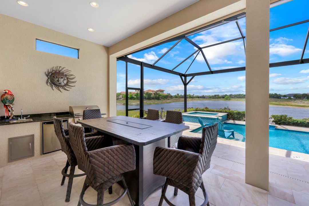 9004 Sorreno Ct, Naples, FL 34119