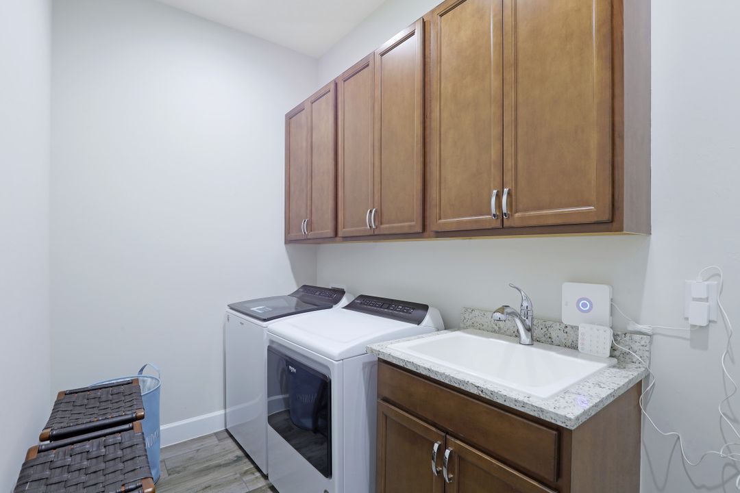 5855 Haiti Dr, Naples, FL 34112