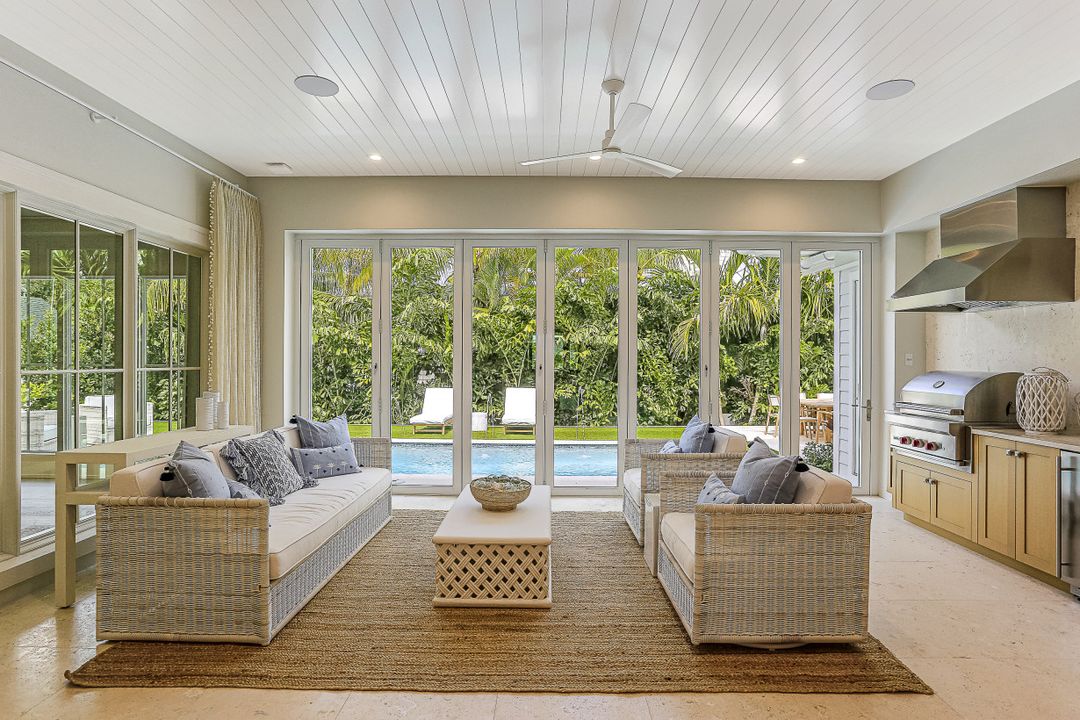 1040 2nd St S, Naples, FL 34102