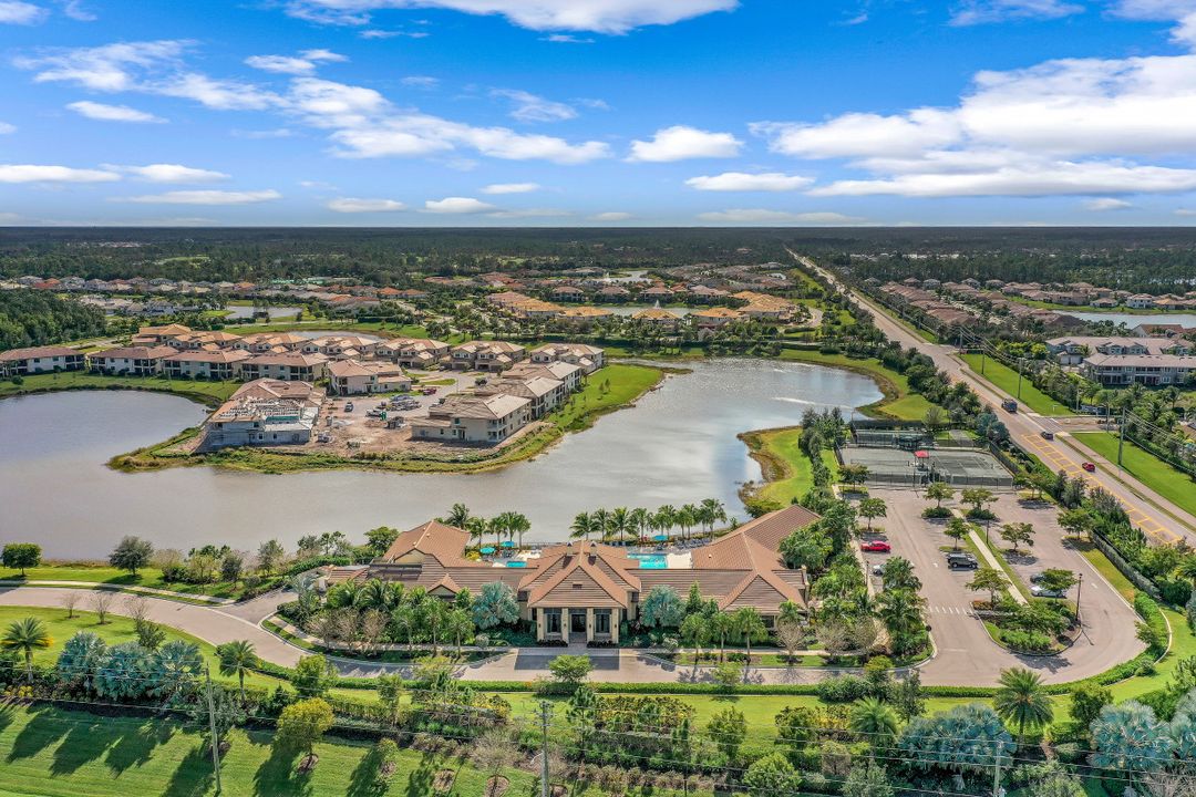 2067 Antigua Ln, Naples, FL 34120