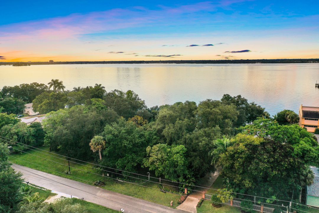 3367 E Riverside Dr, Fort Myers, FL 33916