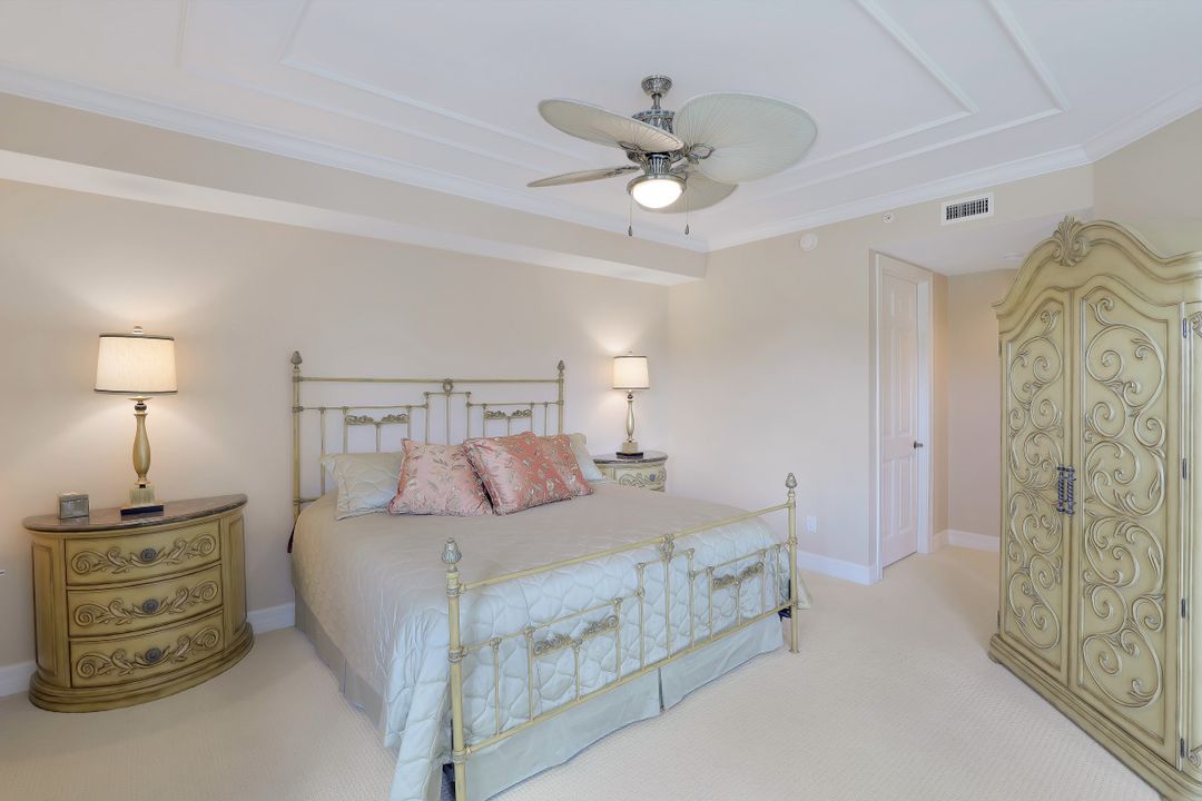295 Grande Way #2, Naples, FL 34110