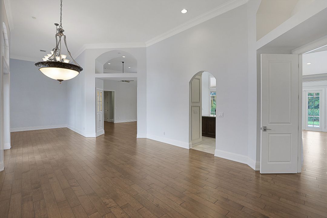 1905 Fairfax Cir, Naples, FL 34109