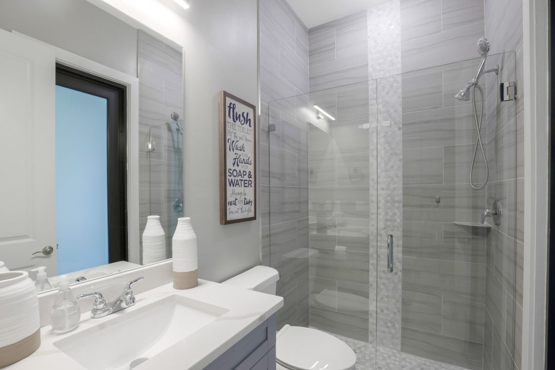 481 7th St NW, Naples, FL 34120