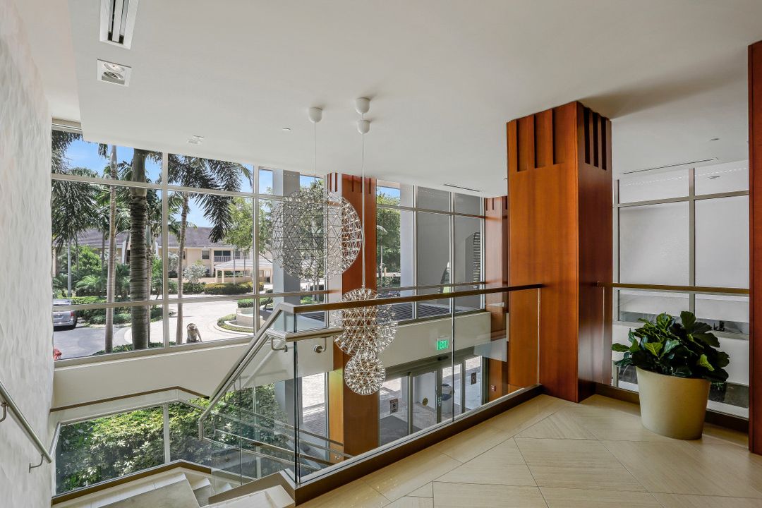 5601 Turtle Bay Dr #302, Naples, FL 34108