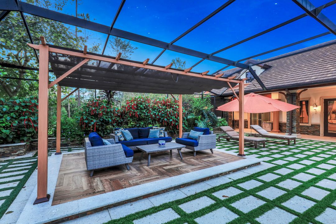 5610 Bur Oaks Ln, Naples, FL 34119