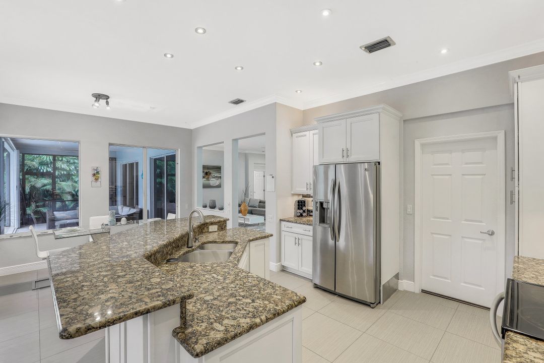 997 Aqua Ln, Fort Myers, FL 33919