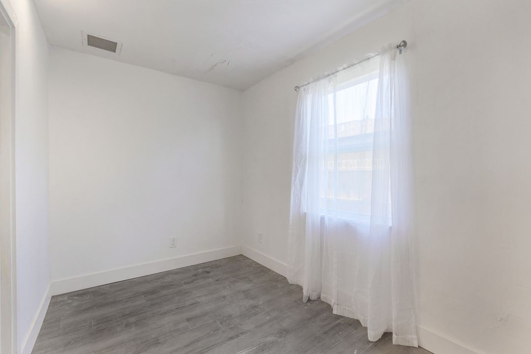 778 100th Ave N, Naples, FL 34108