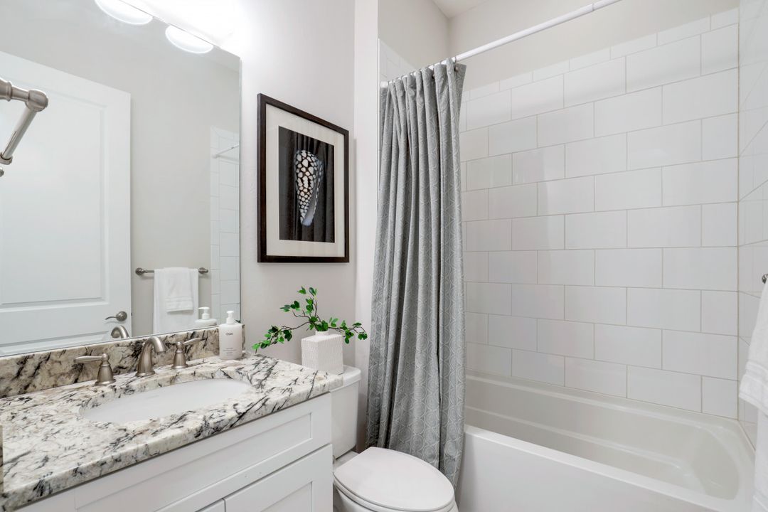 8815 Vaccaro Ct, Naples, FL 34119