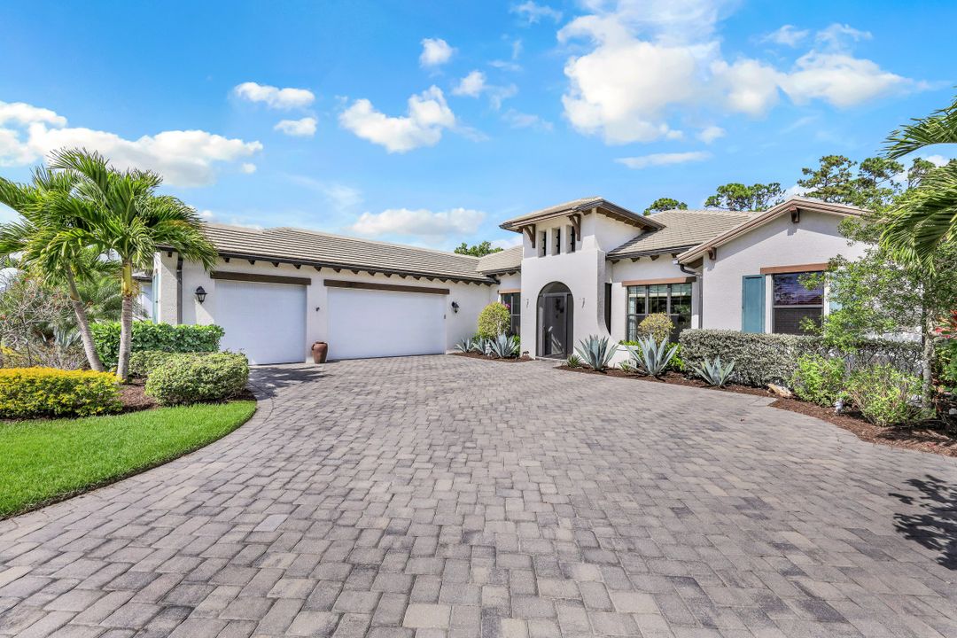 2303 Somerset Pl, Naples, FL 34120