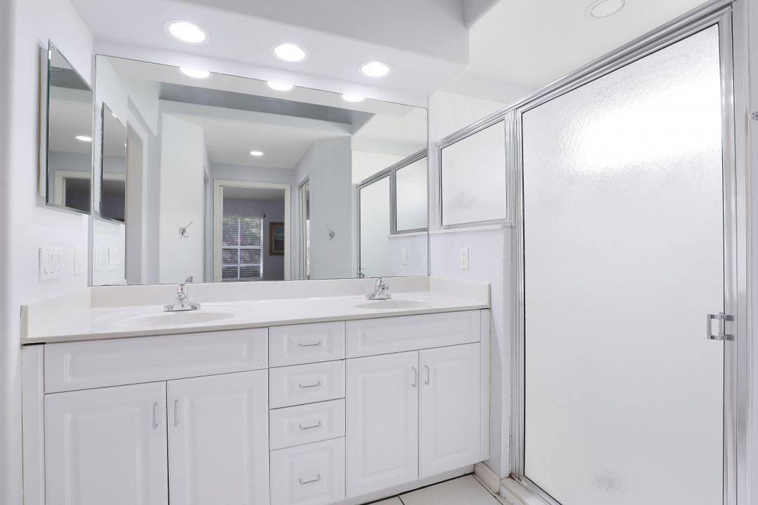 8435 Ibis Cove Cir, Naples, FL 34119