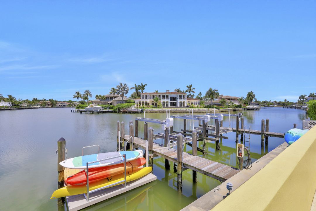 1900 Gulf Shore Blvd N #201, Naples, FL 34102