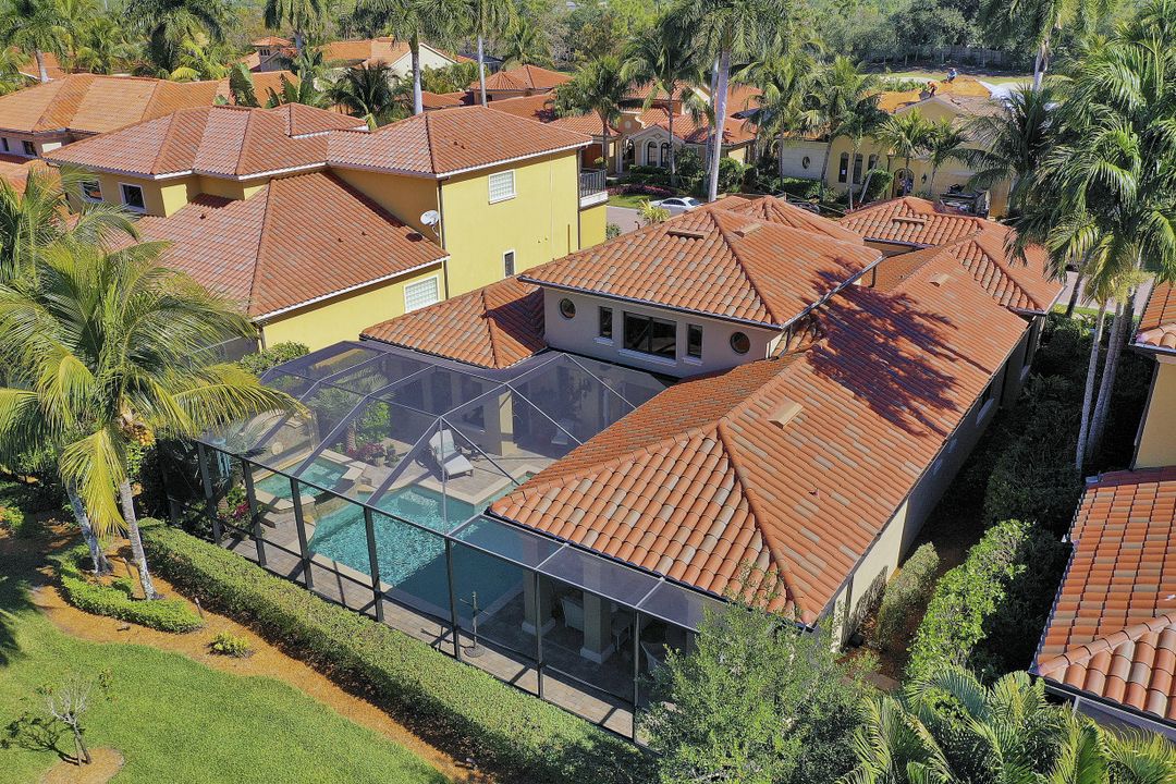 2911 Tiburon Blvd E, Naples, FL 34109