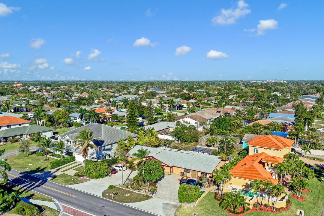 10442 Vanderbilt Dr, Naples, FL 34108