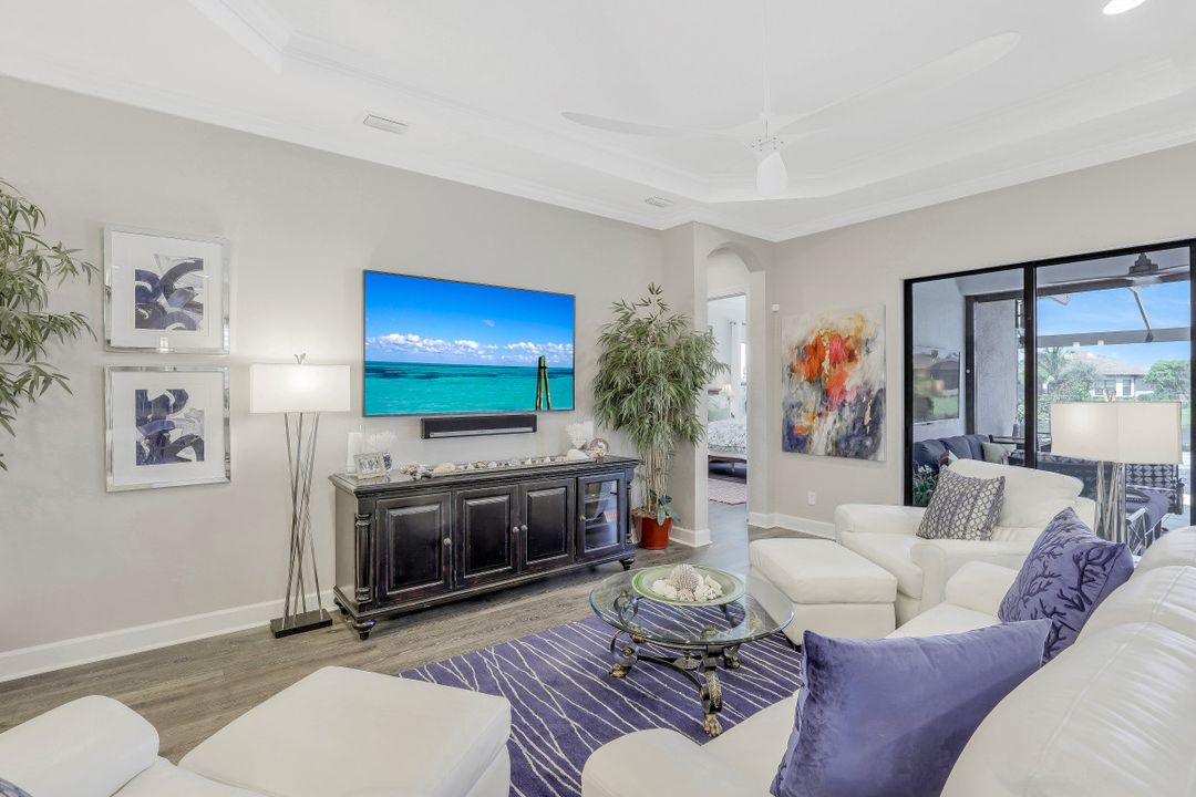 8669 Dilillo Ct, Naples, FL 34119