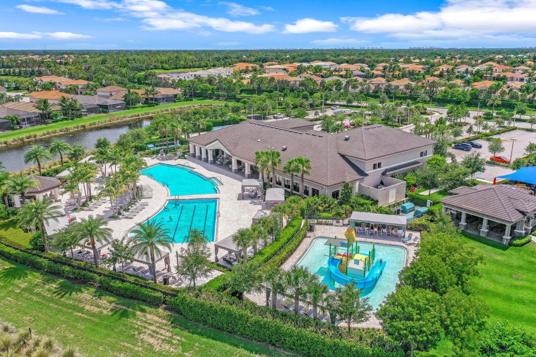 4488 Aurora St, Naples, FL 34119